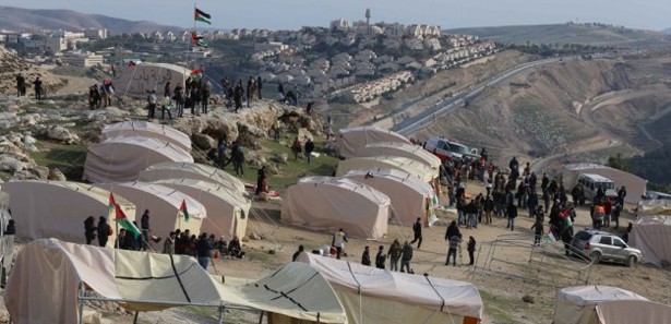 Filistinliler Kudüs'e yeni çadır köy kuruyor 