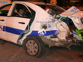 Fırtına kaza yaptırdı: 1 Polis şehit oldu