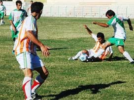 Futbolcudan hakeme 'niye görmedin' dayağı 