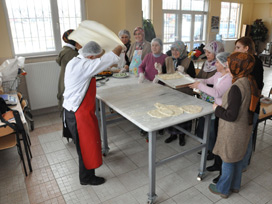 Gölbaşılı kadınlara pasta-börek kursu 
