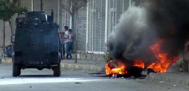 Göstericiler Cizre'yi savaş alanına çevirdi 