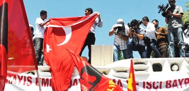 Gaziantep'te Türk bayrağı gerginliği 