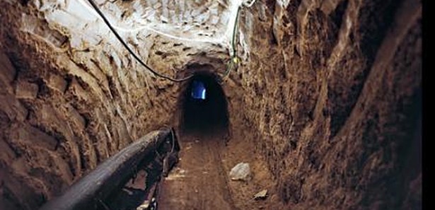 Gazze'ye 'hayat' getiren tüneller onarılıyor 