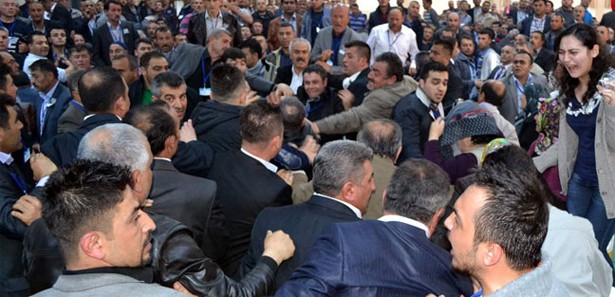 Genel Kurulda yumruklar konuştu