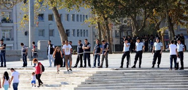 Gezi Parkı'na girişler bir kez daha kapatıldı 