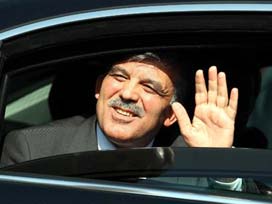 Gül'den Türkmenistan'a yatırım çağrısı 