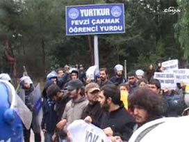 Gül'ün güzergahında öğrenci protestosu 