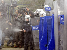 Güler: Polisin şiddeti kadar öğrenci şiddetini de kınıyoruz 