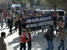 Güneydoğu'da Öcalan için eylem gecesi 