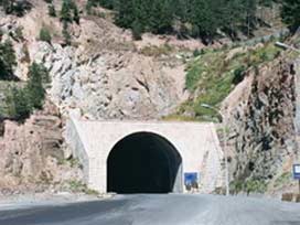 Hakkari'de çığ tünelleri için çalışma başladı 