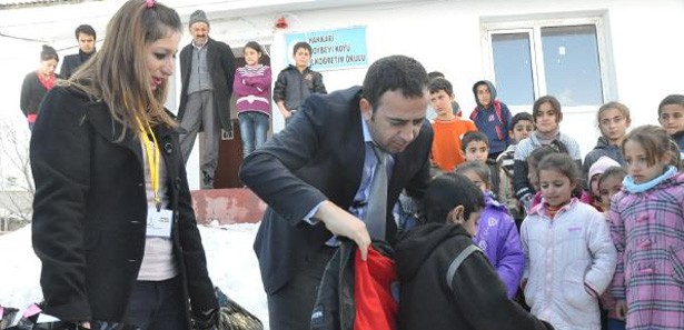 Hakkari'de öğrencileri ısıtan karne hediyesi