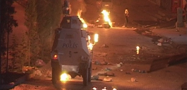 Hakkari'de zırhlı araca molotoflu saldırı!