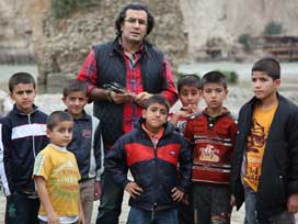 Hasankeyf için  fırçalarını toprağa gömdü 