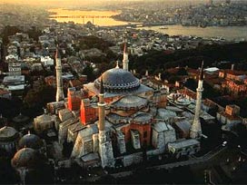 Her iki turistten biri İstanbul´a geliyor