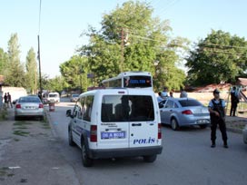 Hizbullah'ın haber gazetesine polis baskını /