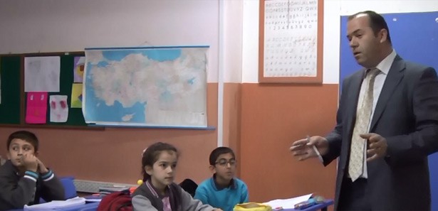 Hizmetli çalışandı öğretmen oldu