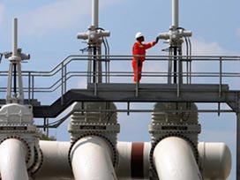 IEA küresel petrol talebi tahminini artırdı 