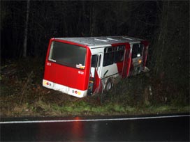 İETT otobüsü şarampole yuvarlandı İETT otobüsü şarampole yuvarlandı