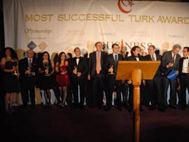 İngiltere'de en başarılı Türkler ödüllerini aldı 