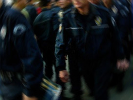 İzmir Polisi CHP'li Meclis Üyesi'ni kurtardı 