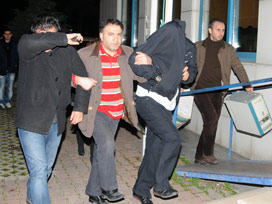 İzmir'de kumar baskını: 11 gözaltı 