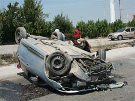 İzmir'de trafik kazası: 1 ölü, 1 ağır yaralı 