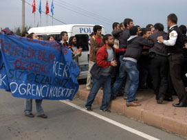 KTÜ'de öğrenciler polisle çatıştı 