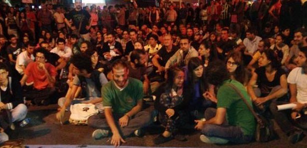 Kadıköy'de ODTÜ'ye destek eylemi 