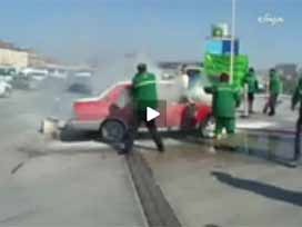 Kadıköy'de benzinlikte LPG'li araç alev aldı VİDEO 