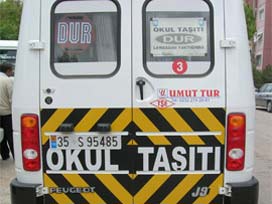 Kadın servis şoförü indirdiği öğrenciyi ezdi