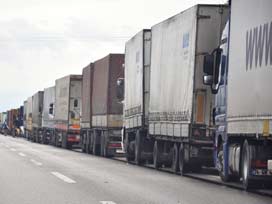 Kapıkule yolunda 13 kilometrelik TIR kuyruğu oluştu