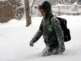 Kar 10 ilde okulları tatil etti 