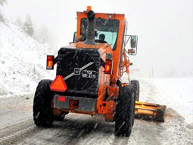 Kar yağışı 125 köyü ulaşıma kapattı 