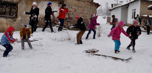 Kar yağışı yüzünden okulların tatil edildiği 5 il! 