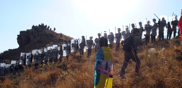 Karakola yürüyen BDP'lilere müdahale 