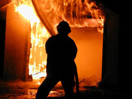 Kastamonu'da 6 ev ve 6 büyükbaş yandı 