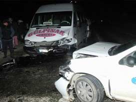 Kayseri'de trafik kazası:2 ölü, 8 yaralı