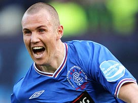 Kenny Miller, Timsah oluyor! 