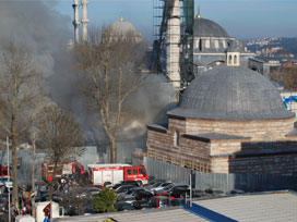 Kılıç Ali Paşa Camii alev alev yanıyor 
