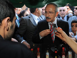 Kılıçdaroğlu Diyarbakır caddelerinde -VİDEO