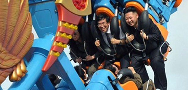 Kim'in askerleri lunaparkta eğlendi 