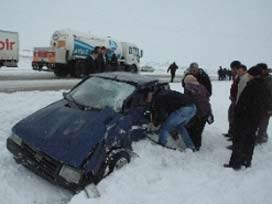 Kırşehir'de kar bilançosu: 8 kaza, 20 yaralı 