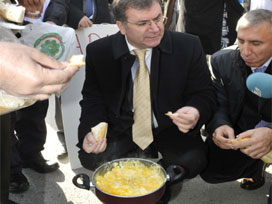 Kocaeli'de yumurtalı eylemlere protesto 