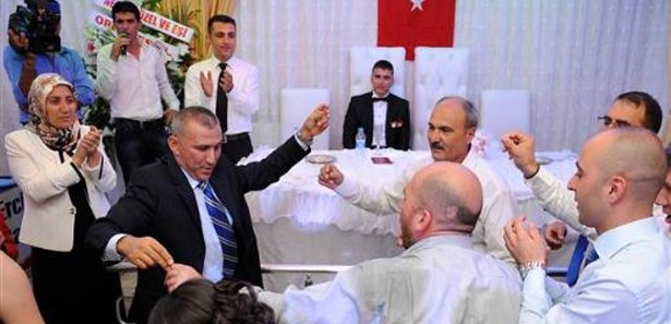 Komutanlar 'Gazi' düğününü renklendirdi 