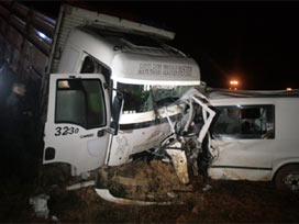 Konya'da iki araç çarpıştı: 7ölü 4 yaralı 