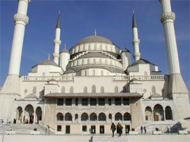 Konya´daki Şerafettin Camisi kışlaya çevrilmiş