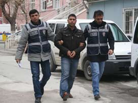 Konya polisi 3 kilo esrar ve 1 silah ele geçirdi 