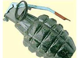Köprü ayağında el bombası bulundu