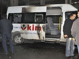 Korsan göstericiler işyeri ve araçlara saldırdı