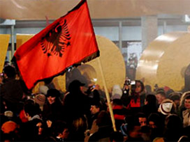 Kosova'da hükümet düştü